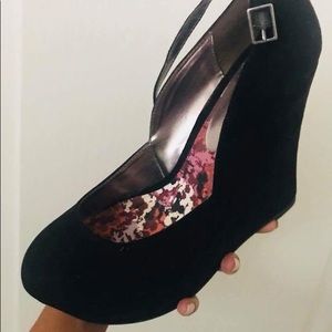Wedge around toe heel